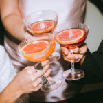 Cócteles en tendencia para bodas con sello propio