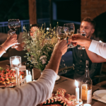 La mesa y los modales: el arte de compartir con elegancia